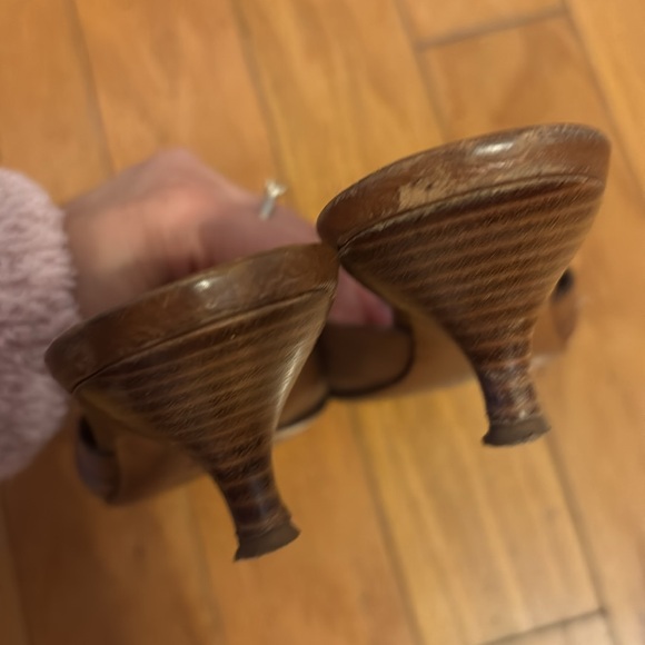 Authentic Prada kitten heel - Picture 6 of 6